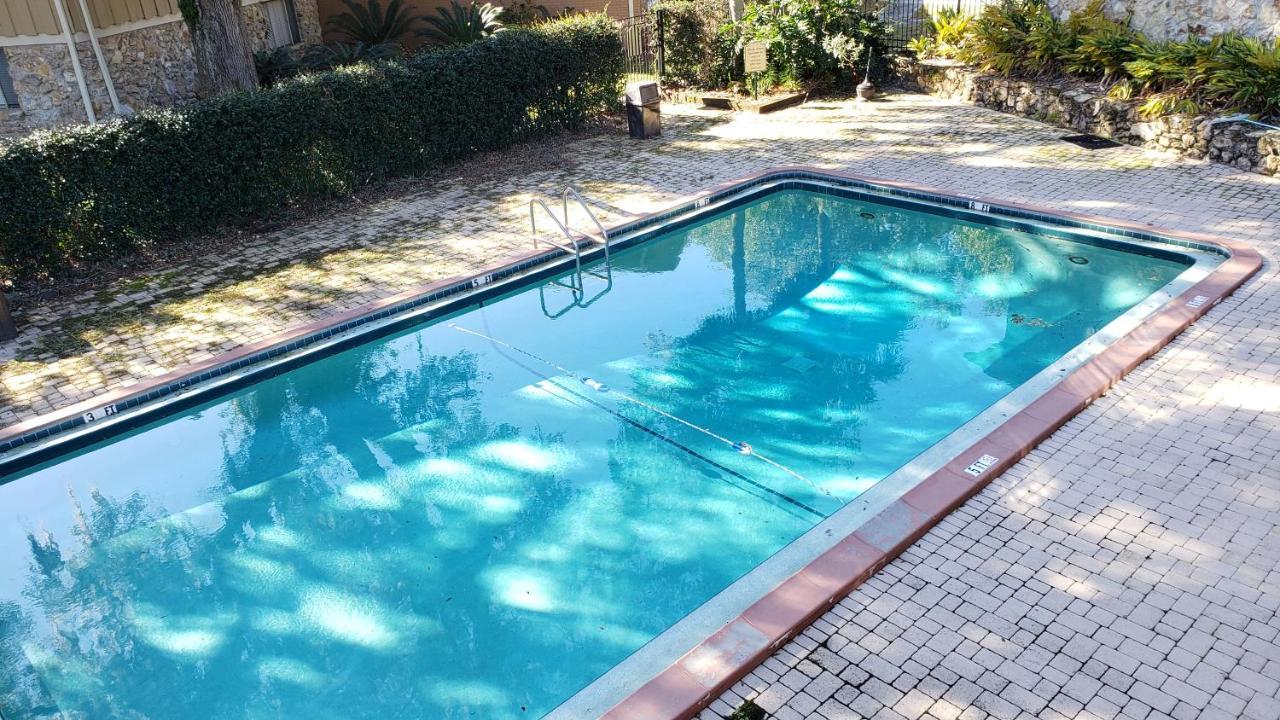 Prime Location For Uf Visitors 2Br Condo With Pool And Fast Wi-Fi Gainesville Exterior photo
