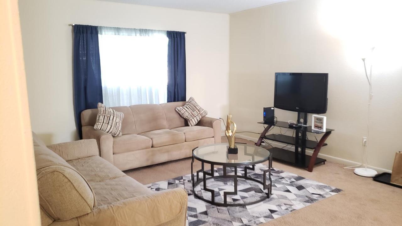 Prime Location For Uf Visitors 2Br Condo With Pool And Fast Wi-Fi Gainesville Exterior photo